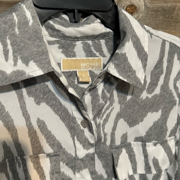 MK Michael Kors Gray White zebra print long sleeve button front top - Picture 4 of 6